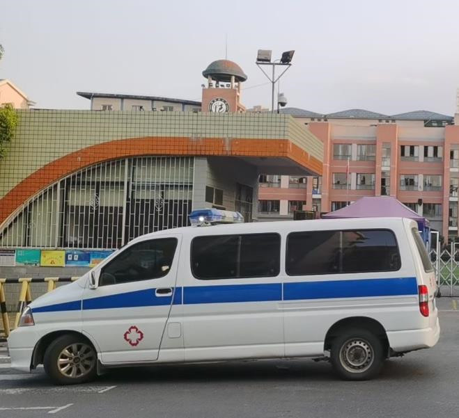 柞水救护车出租护送骨折病人一公里多少钱